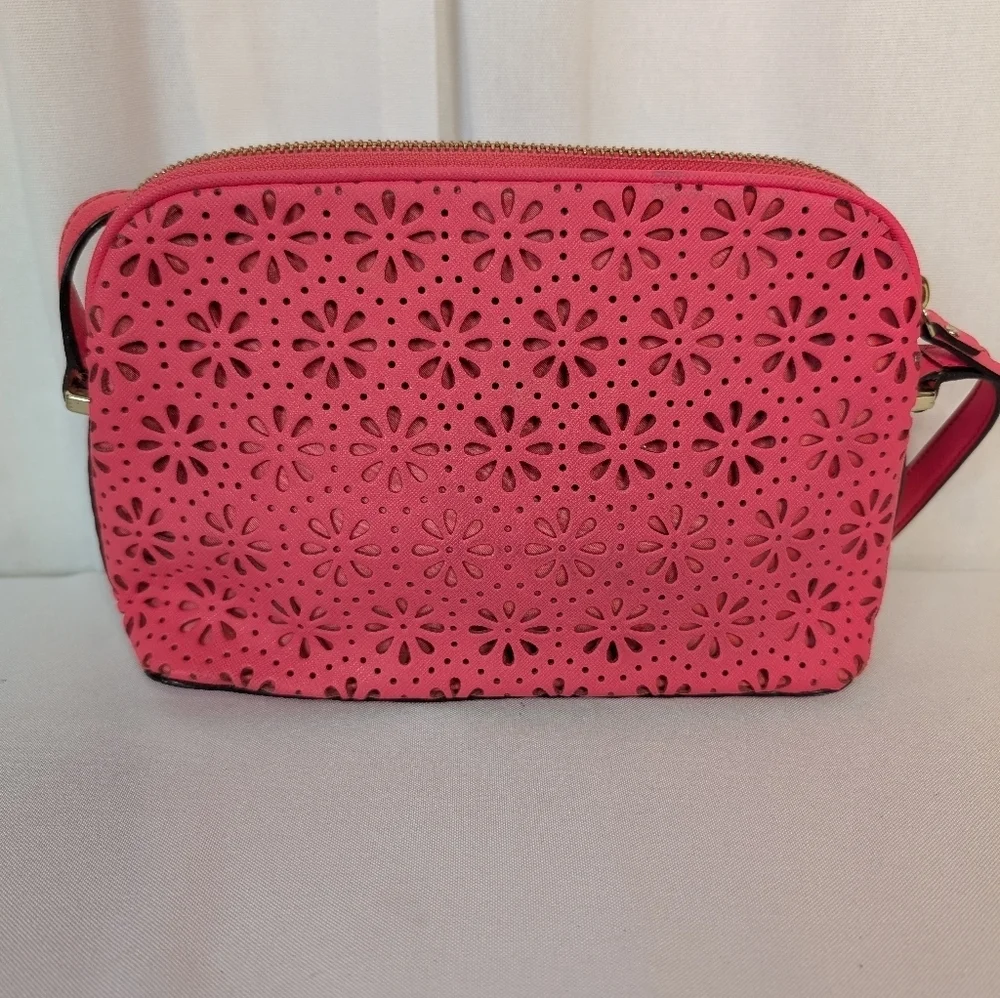 Kate Spade Cedar Street Mandy Coral Perforated Cut Out Flower Crossbody Bag EUC